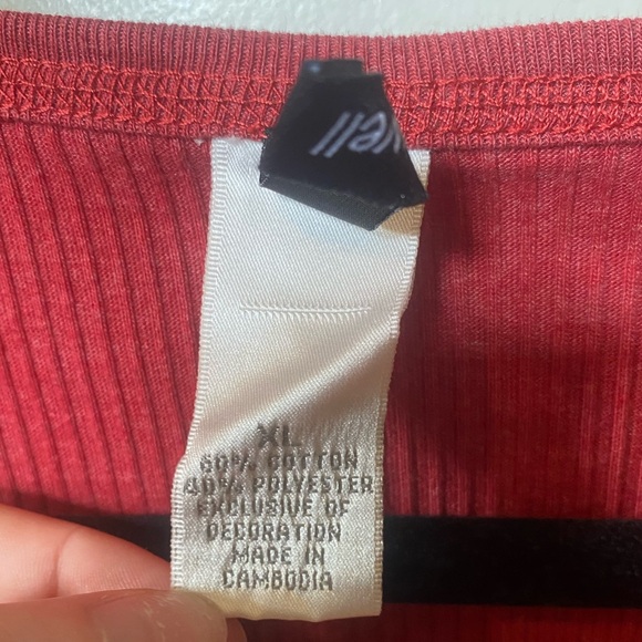 Pink, long sleeve, button up top. Size XL - Picture 4 of 4